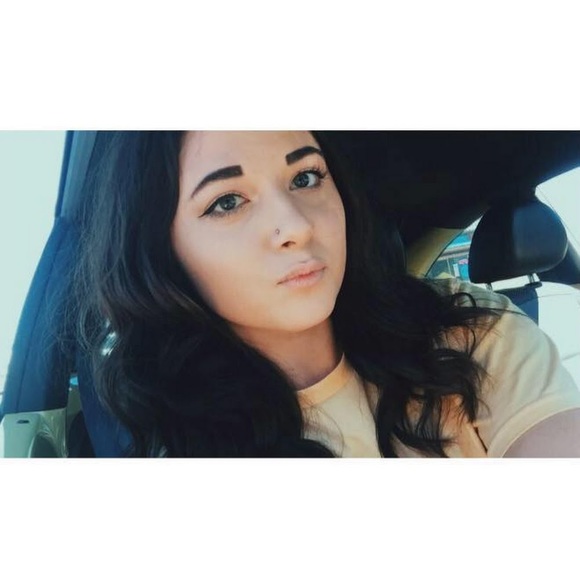 Meet your Posher, Amanda - Picture 1 of 1